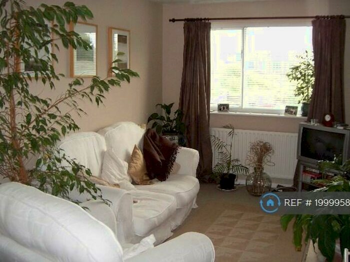 1 Bedroom Flat To Rent In Castle Court, Lewes, BN7