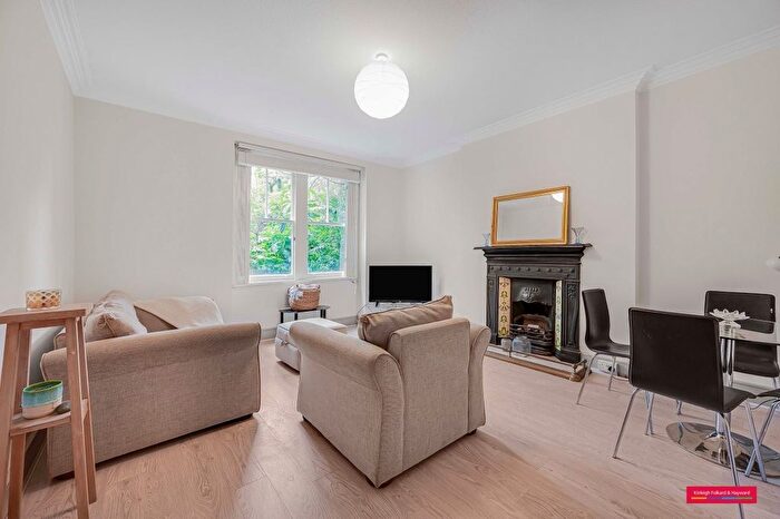 2 Bedroom Flat For Sale In Maida Avenue, Bayswater, London, W2