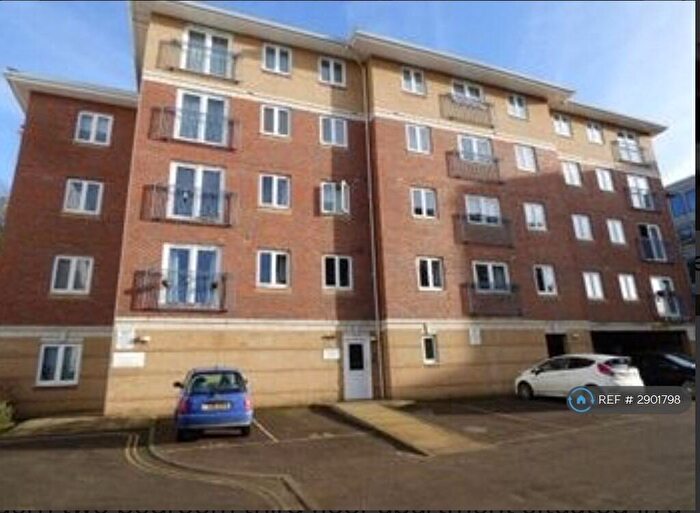 2 Bedroom Flat To Rent In Cardinal House, Farnborough, GU14