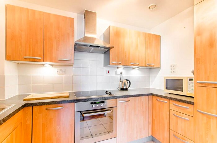 2 Bedroom Flat To Rent In Richmond Road, Dalston, London, E8