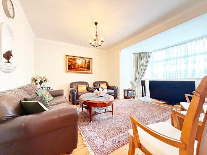 2 Bedroom Flat To Rent In Windermere Avenue, Finchley Central, N3