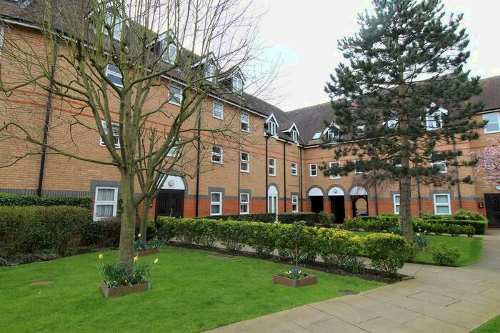 2 Bedroom Flat To Rent In Mitre Court, Railway Street, SG14