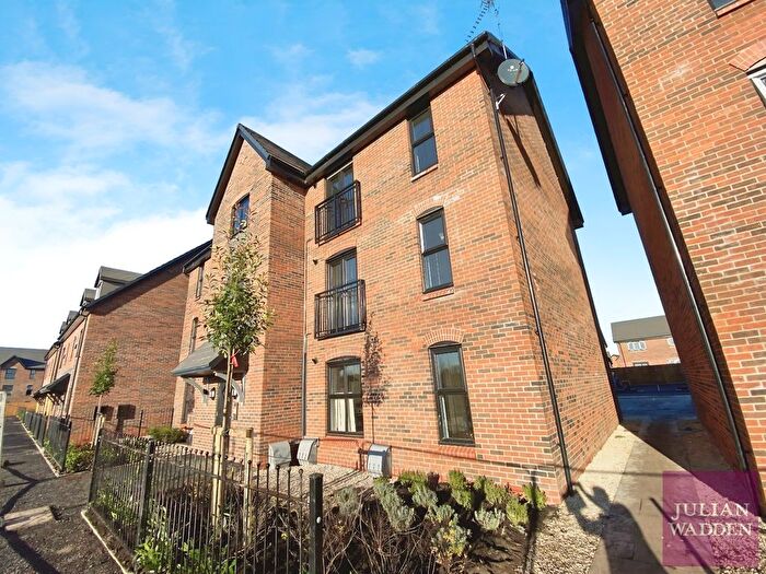 2 Bedroom Flat To Rent In Robertsons Way, Droylsden, Greater Manchester, M43