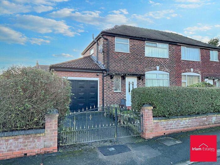 3 Bedroom Semi-Detached House For Sale In Lyndhurst Avenue, Irlam, M44