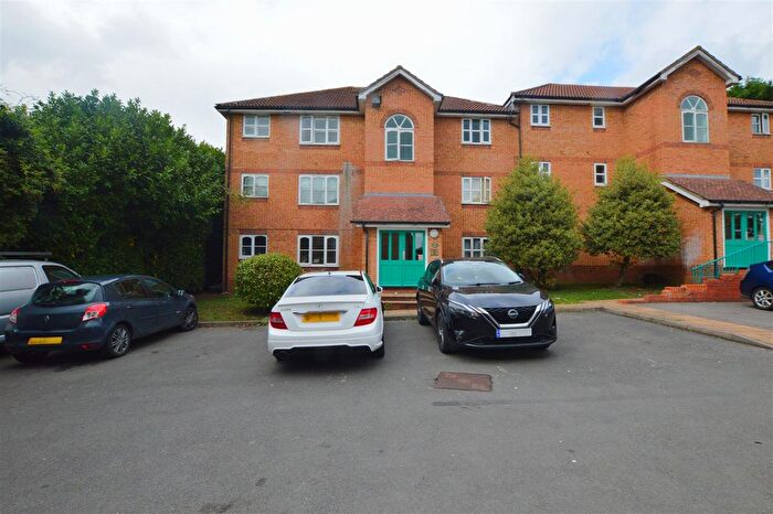 1 Bedroom Flat For Sale In Worcester Gardens, Slough, SL1