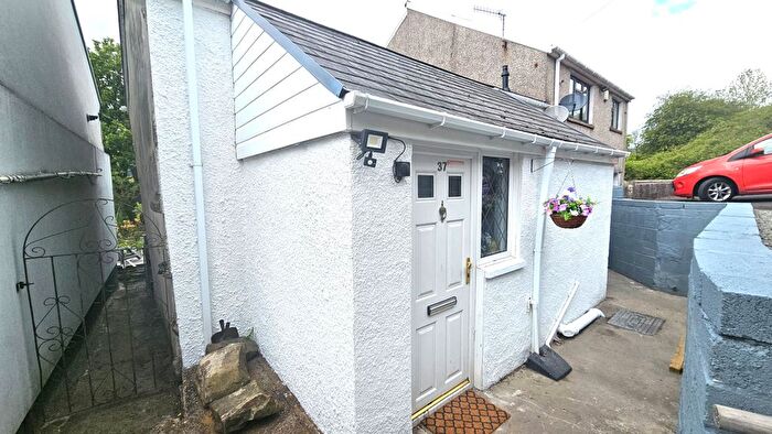 2 Bedroom Cottage To Rent In Lower Coedcae, Nantyglo, Ebbw Vale, NP23