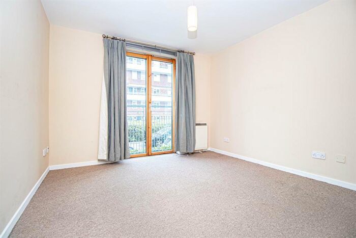 2 Bedroom Apartment To Rent In Cremer Street, Shoreditch, E2