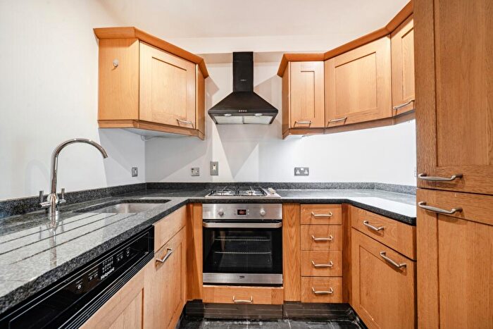2 Bedroom Apartment To Rent In Kingsley Mews, Wapping, E1W