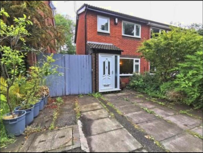 2 Bedroom End Of Terrace House To Rent In Willaston Close, Manchester, M21