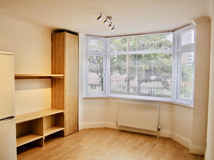 2 Bedroom Flat To Rent In Southmead Road, Bristol, BS10