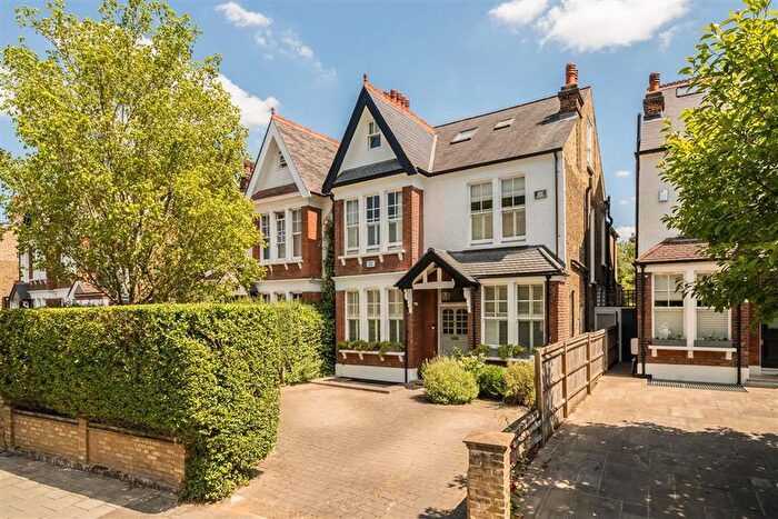 5 Bedroom Semi-Detached House For Sale In Rodenhurst Road, Clapham, SW4