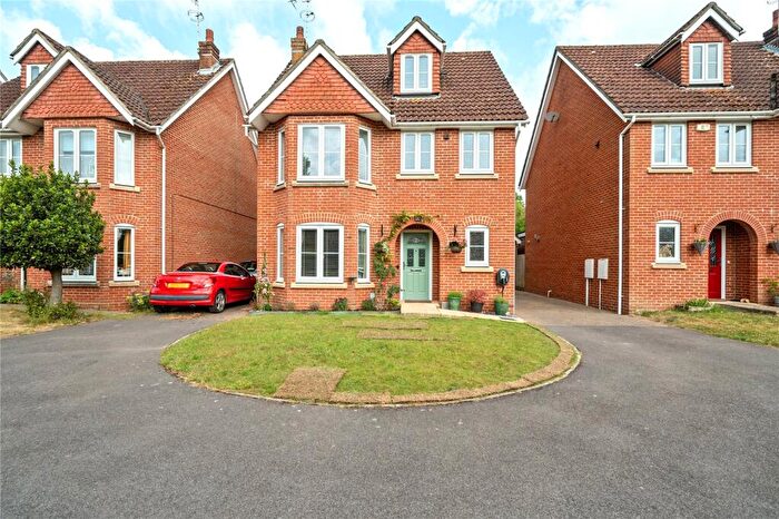 4 Bedroom Detached House To Rent In Shipley Close, Alton, Hampshire, GU34