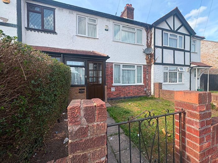 3 Bedroom Terraced House For Sale In Tudor Road, Hayes, UB3