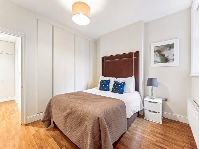 1 Bedroom Flat To Rent In Hamlet Gardens, King Street, W6