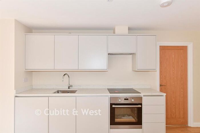 2 Bedroom Ground Maisonette For Sale In Mount Street, Dorking, Surrey, RH4