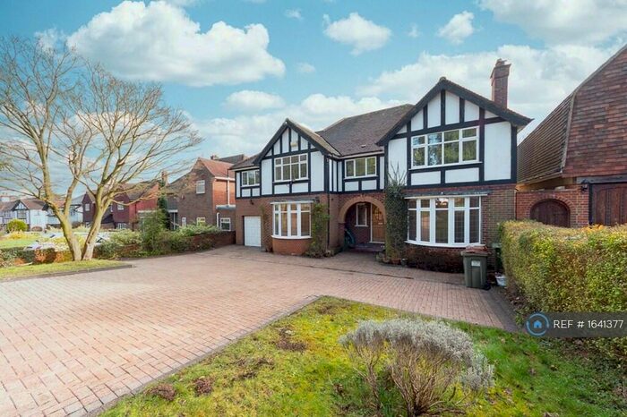 6 Bedroom Detached House To Rent In Pine Walk, Carshalton Beeches, SM5