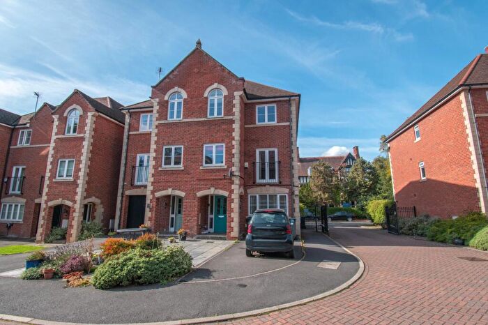 5 Bedroom Semi-Detached House For Sale In Elm Tree Gardens, Stoneygate, LE2