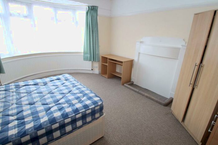 5 Bedroom Detached House To Rent In Stoughton Drive North, Leicester, LE5