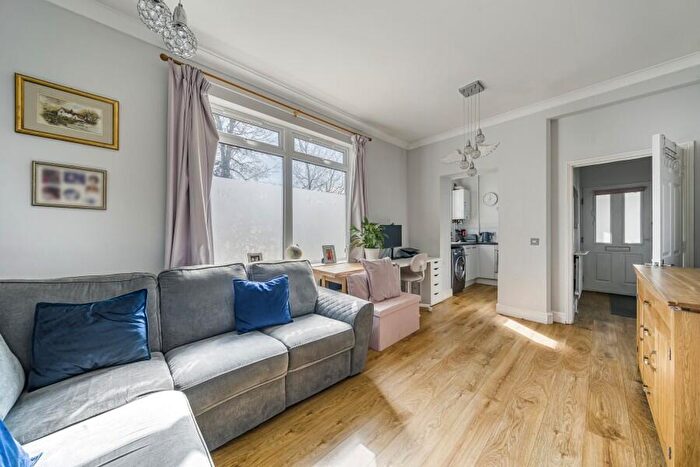 1 Bedroom Flat To Rent In Walton-on-Thames, Surrey, KT12