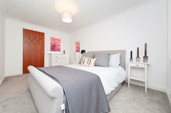 1 Bedroom Flat For Sale In Cazenove Road, London, N16