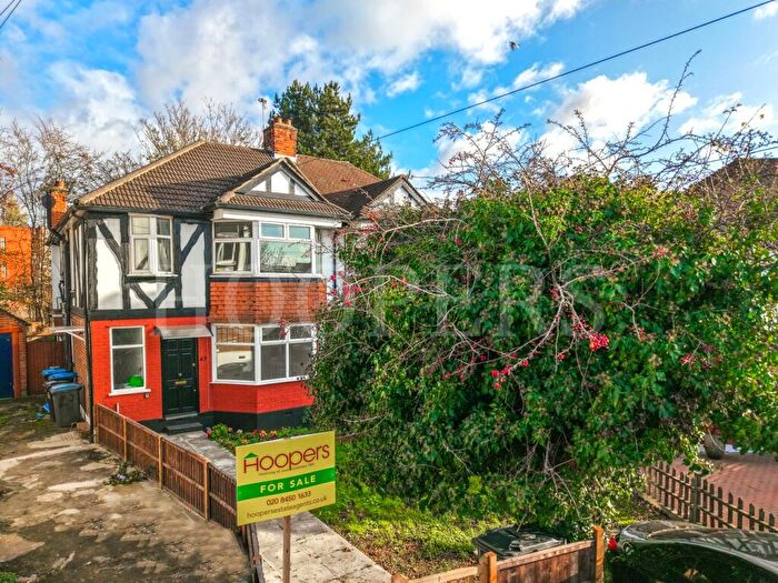 2 Bedroom Ground Maisonette For Sale In Vincent Gardens, London, NW2