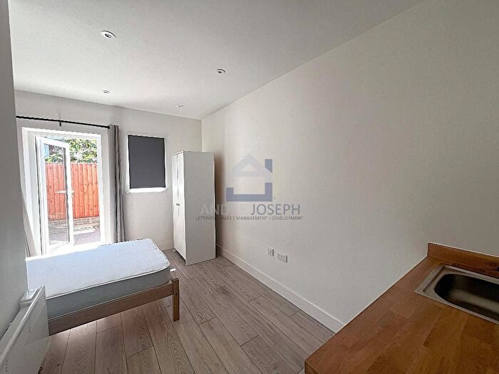 Studio To Rent In Tooting Bec Road, Tooting Bec, SW17