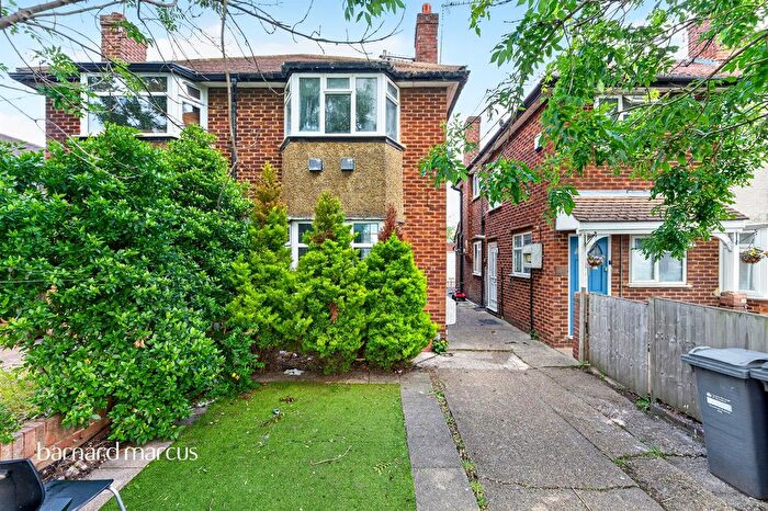 2 Bedroom Maisonette For Sale In Staines Road, Feltham, TW14