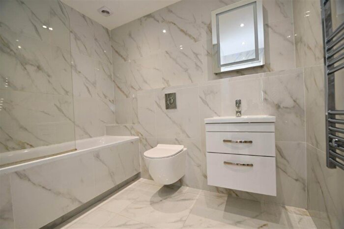 2 Bedroom Apartment To Rent In Bedroom Ground Floor Apartment In Godalming, GU7