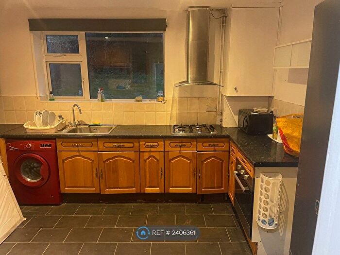 3 Bedroom Semi-Detached House To Rent In Bristol, Bristol, BS9