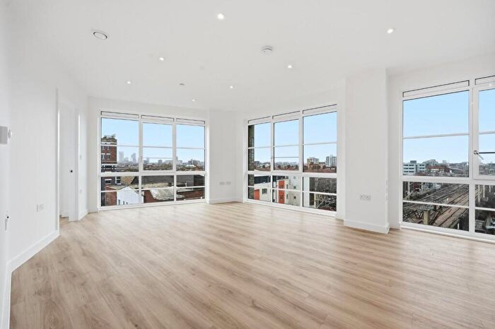 2 Bedroom Apartment For Sale In Witan Street, London, E2