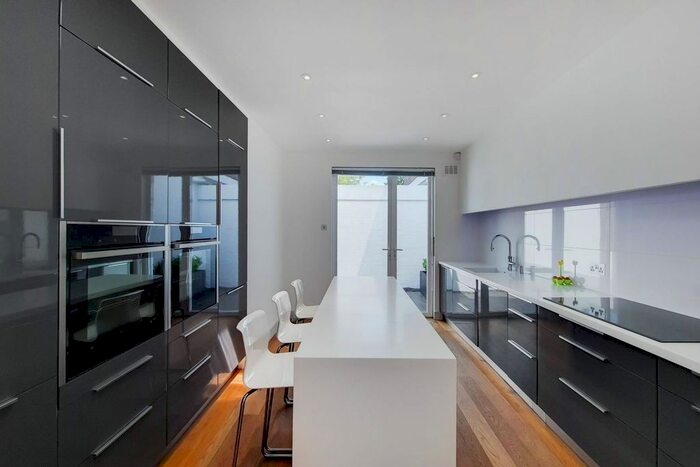 4 Bedroom Bungalow To Rent In Tollgate Drive, Dulwich Village, London, SE21