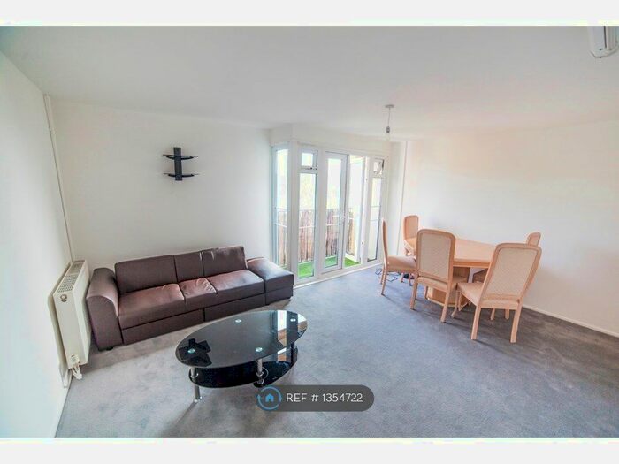 3 Bedroom Maisonette To Rent In Saffron Court, Bath, BA1