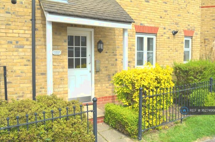 2 Bedroom Flat To Rent In Exmoor Court, Romford, RM3