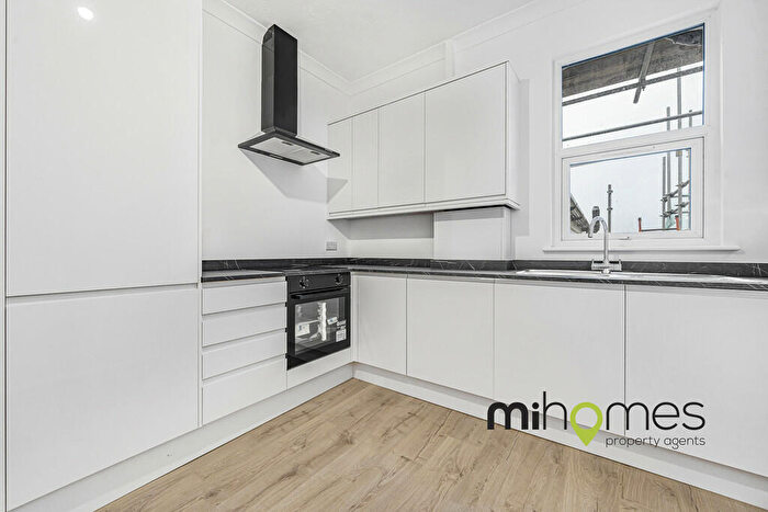 2 Bedroom Apartment For Sale In Wood Street, EN5