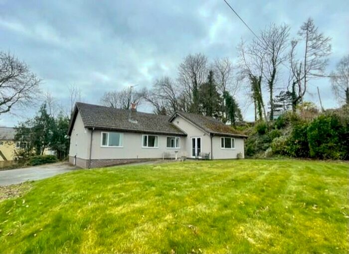 3 Bedroom House To Rent In Rhyd-y-Foel, LL22