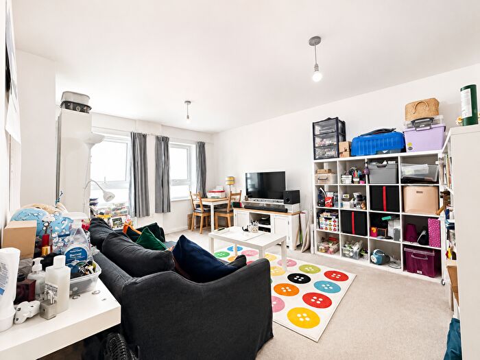 1 Bedroom Flat For Sale In Oakwood Close, London, SE13