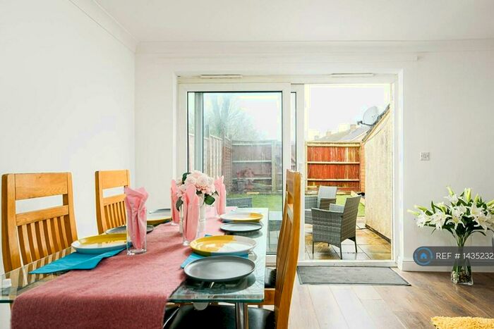 3 Bedroom Terraced House To Rent In Pinkhams Twist, Bristol, BS14