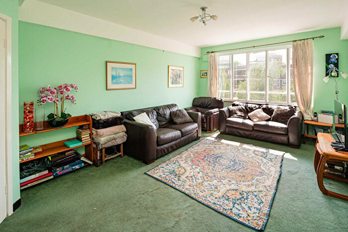 3 Bedroom Apartment For Sale In Champion Hill, London, SE5