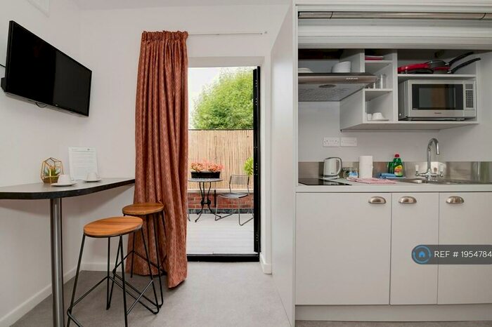 Studio To Rent In Victoria Road South, Southsea, PO5