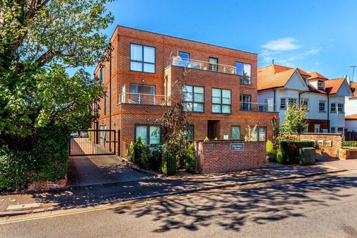 2 Bedroom Flat To Rent In Rosslyn Road, Watford, WD18