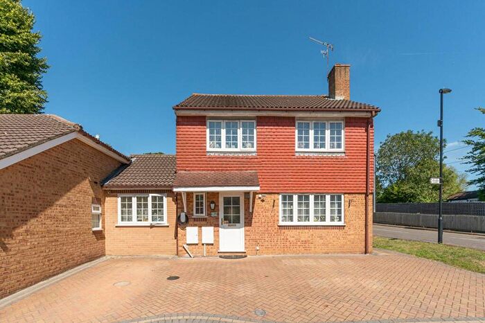 5 Bedroom Semi-Detached House To Rent In Larcombe Close, Lloyd Park, Croydon, CR0