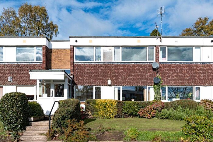 2 Bedroom Apartment For Sale In Lane End Court, Leeds, LS17