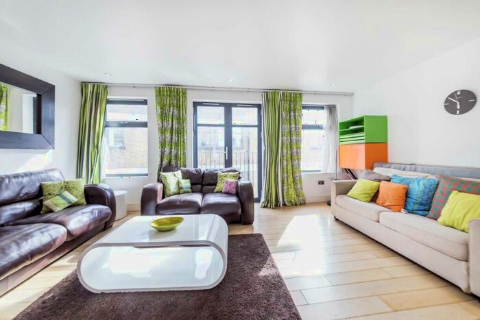 2 Bedroom Flat To Rent In Hatton Place, Hatton Garden, EC1N