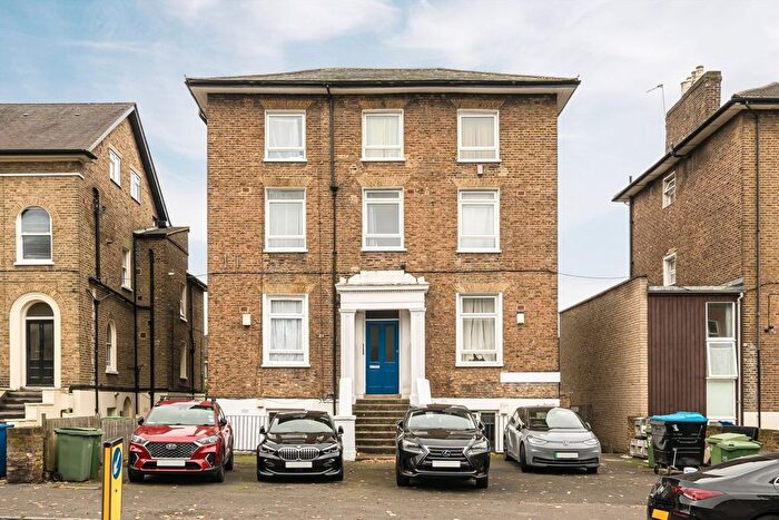 2 Bedroom Flat To Rent In Linden Grove, Peckham, SE15