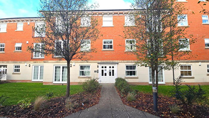 2 Bedroom Flat For Sale In Jago Court, Newbury, RG14