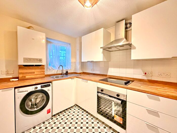 1 Bedroom Flat To Rent In Hutton Grove, London, N12