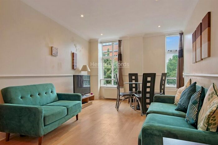 2 Bedroom Flat For Sale In Goswell Road, Clerkenwell, EC1V