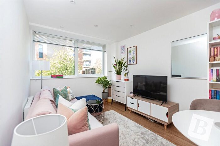 1 Bedroom Apartment For Sale In South Street, Romford, RM1