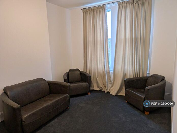 2 Bedroom Maisonette To Rent In Elmwood Avenue, London, N13