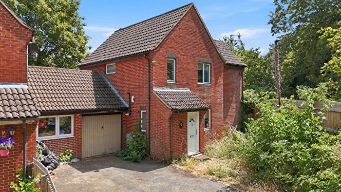 4 Bedroom Link Detached House For Sale In Neatscourt Road, London, E6
